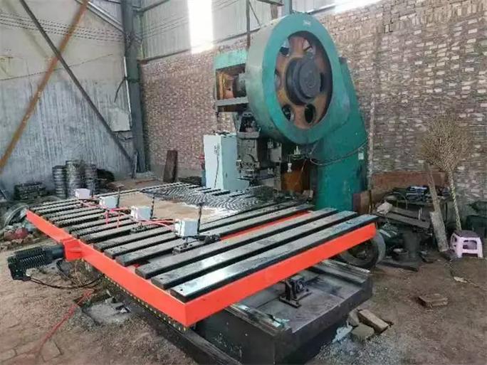 常州自動送料機(jī)生產(chǎn)廠家,就找兆豐數(shù)控設(shè)備,運(yùn)行穩(wěn)定, 自動避